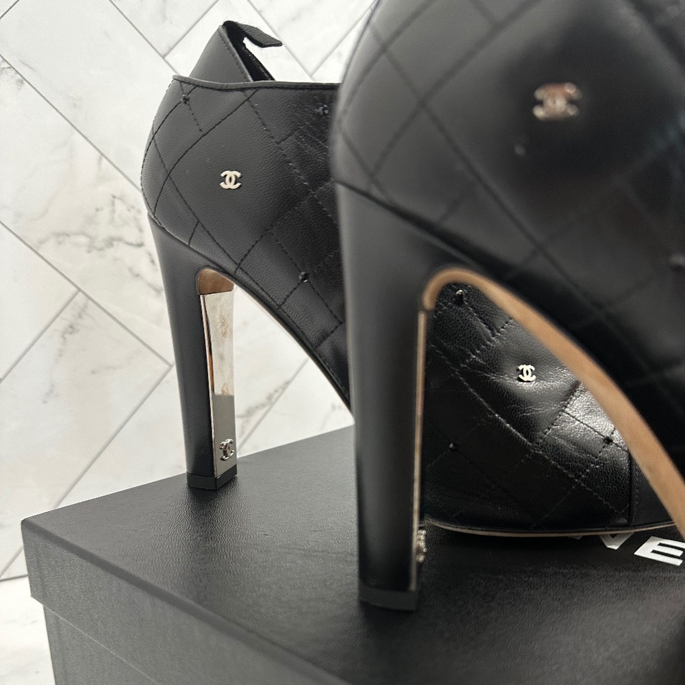 CHANEL SHORT BOOTS BLACK 94305 SIZE 38.5 - Picture 4 of 10